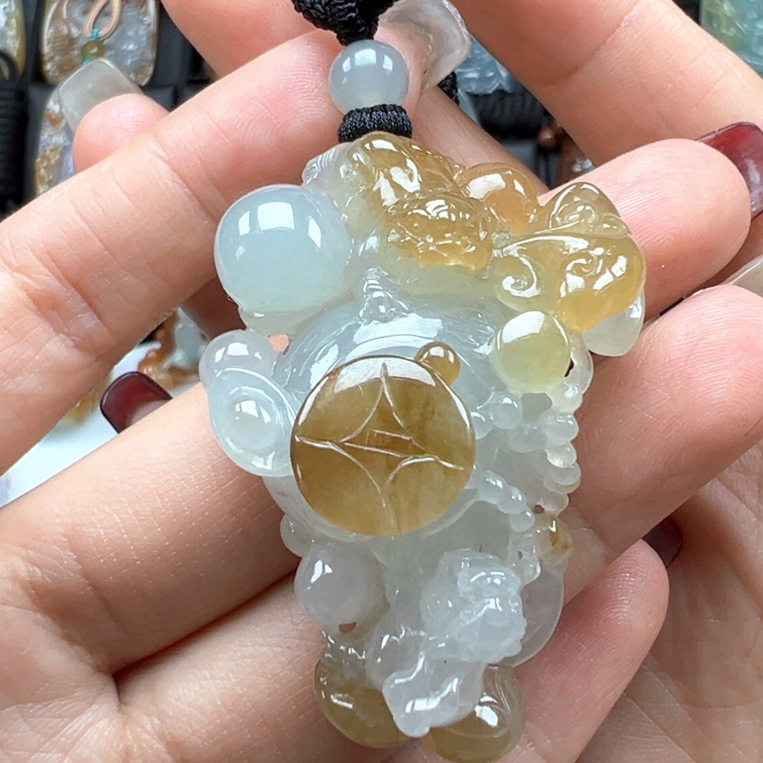 翡翠颈饰未镶嵌聚宝盆