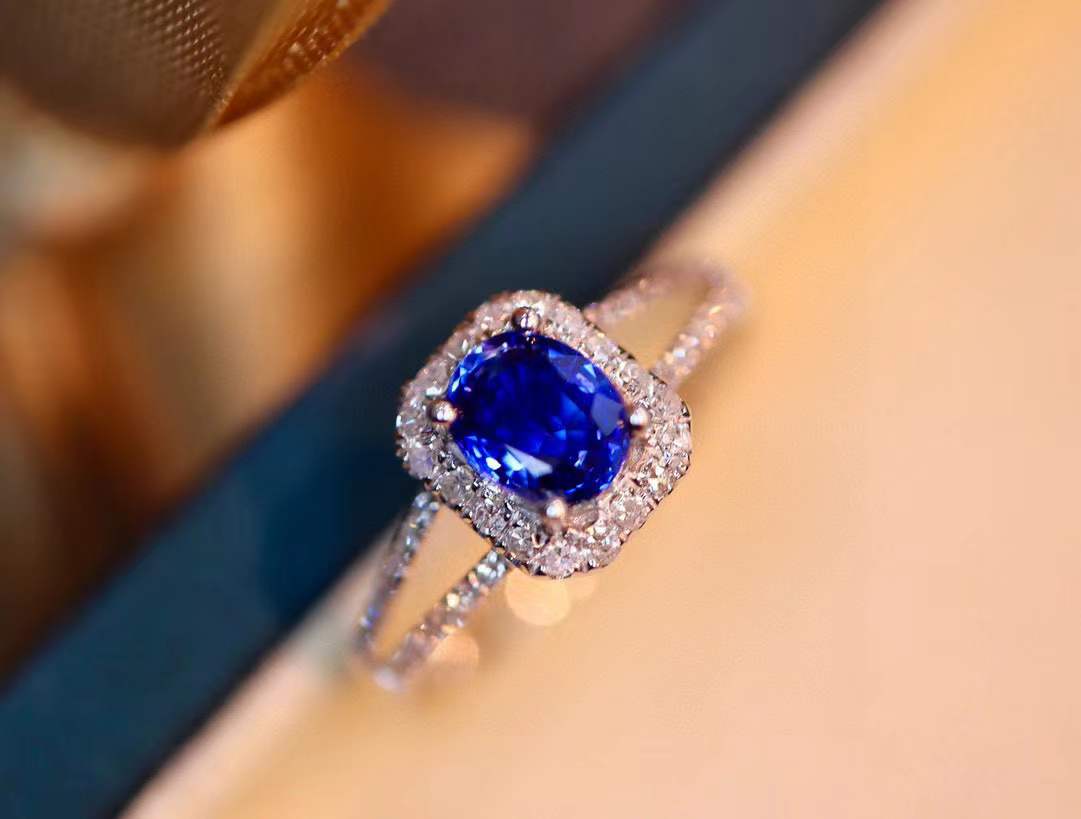 18k金天然蓝宝石戒指-0.7克拉