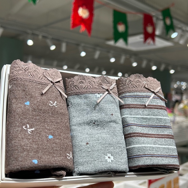 雪季奶咖/中腰磨毛美拉德色系亲肤透气抑菌包臀少女女士三角内裤