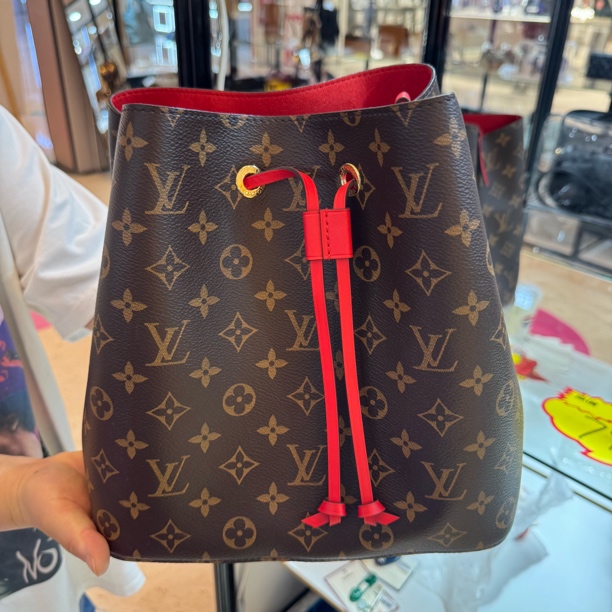 99新 LouisVuitton/路易威登 单肩斜挎包/包展