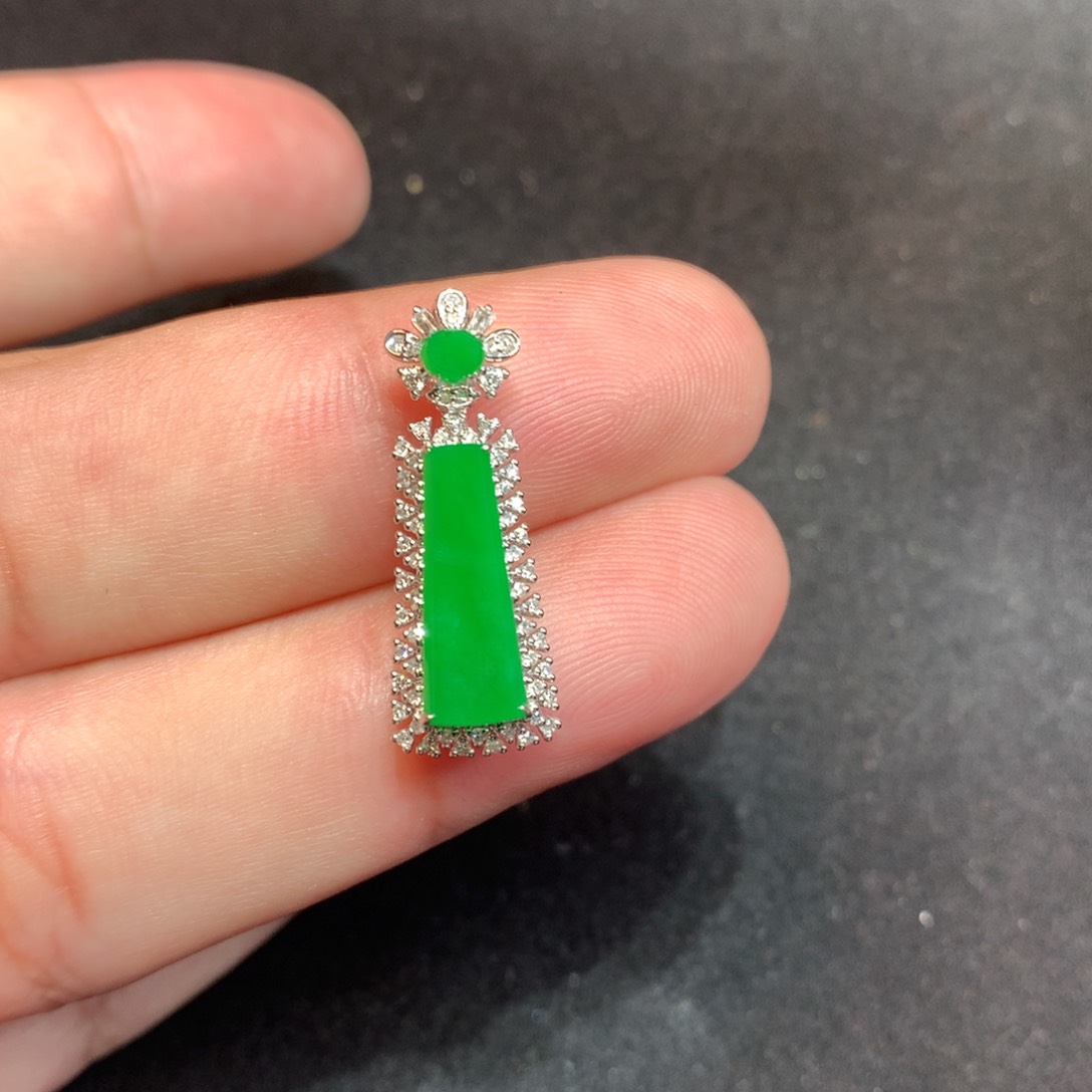 翡翠吊坠(不含链)18K金镶嵌吊坠