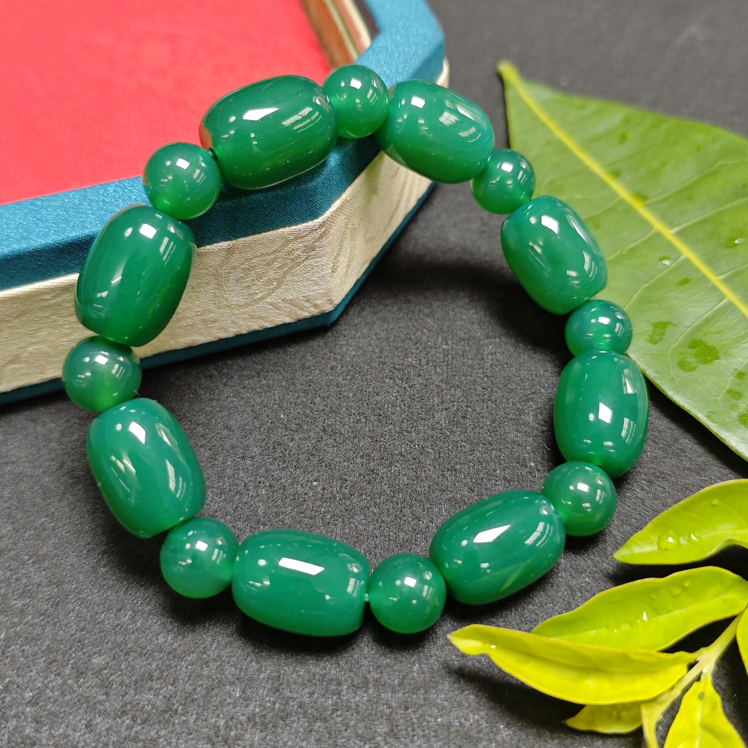 极光绿卡13*18手串115(多样性发)。