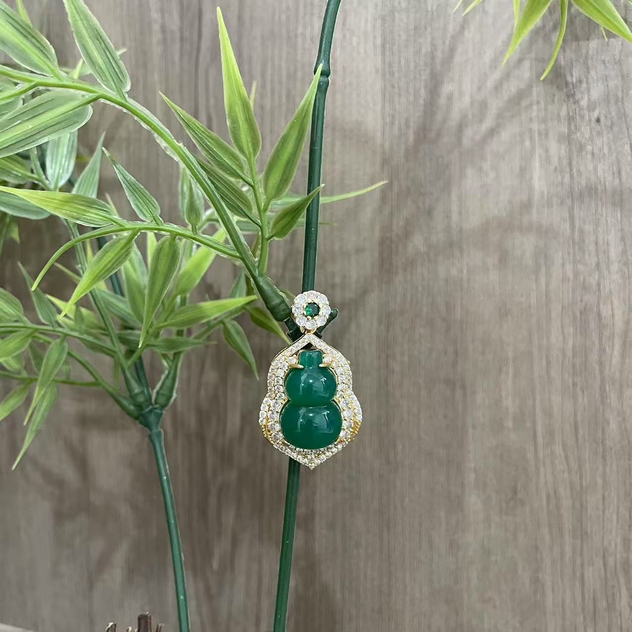 天然玉石挂坠带礼盒带项链049