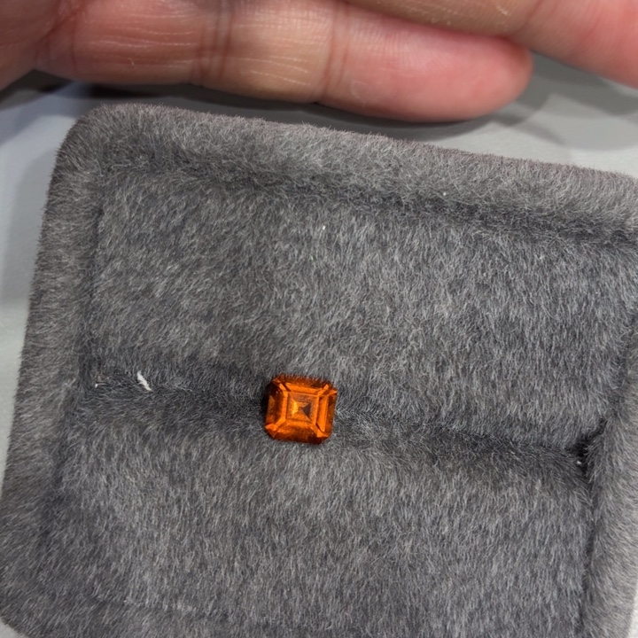 裸石未镶嵌石榴石裸石1.3克拉以上