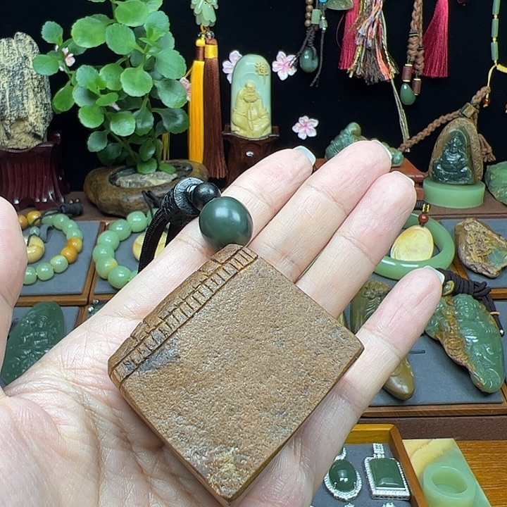 岫岩河磨玉（透闪石质玉）未镶嵌把件