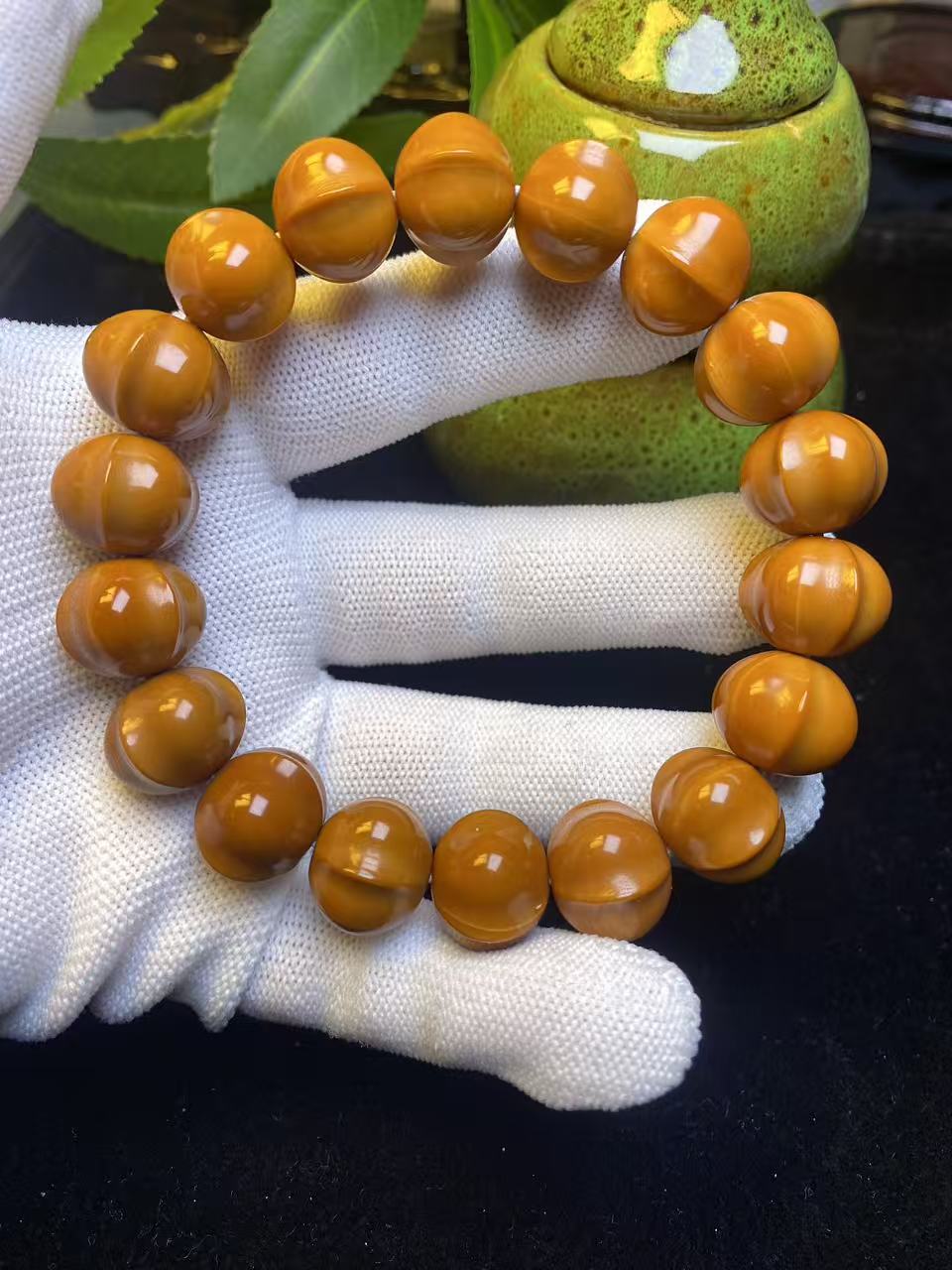 蝶桩三花鲨鱼背手串