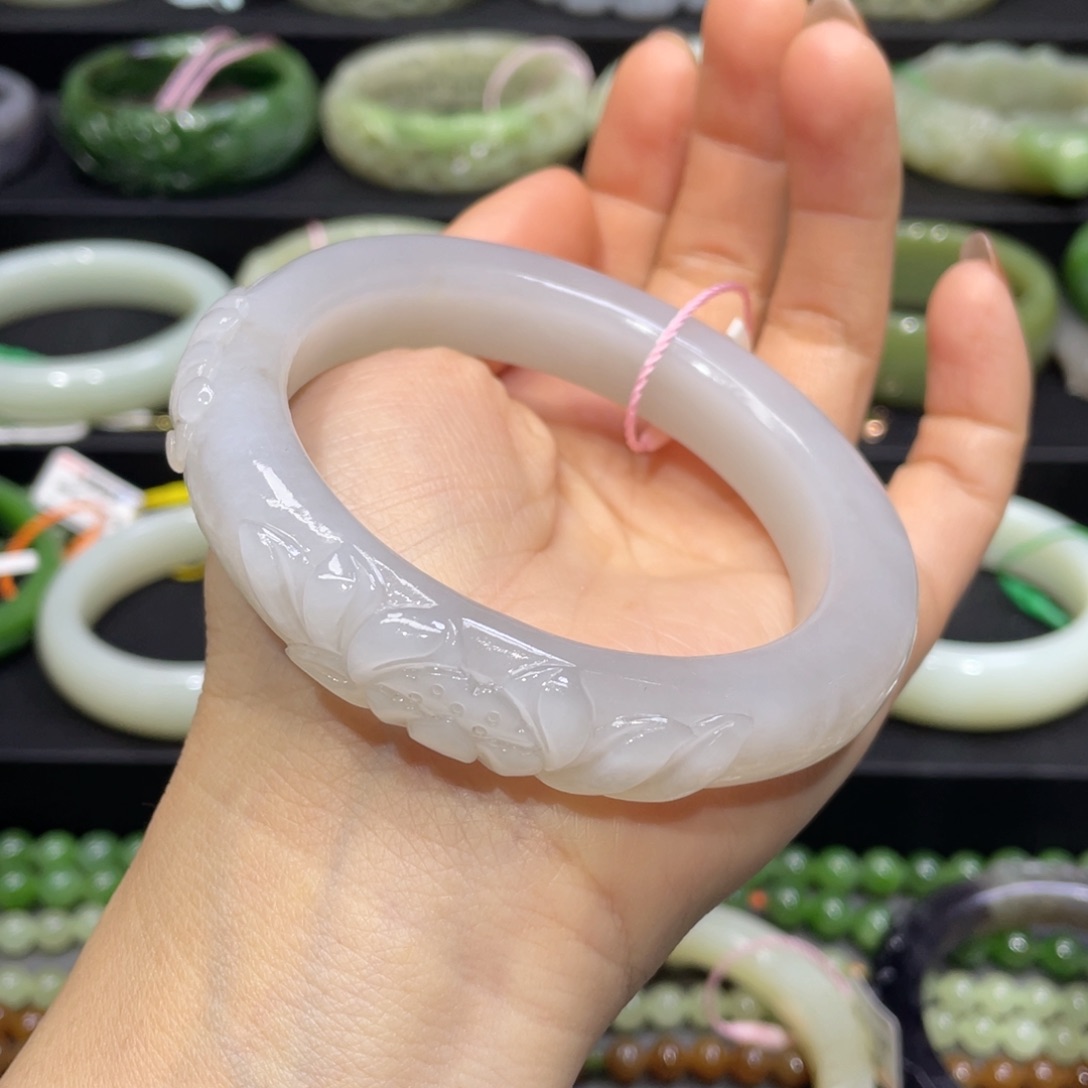 和田玉手镯61圈口 编号35未镶嵌