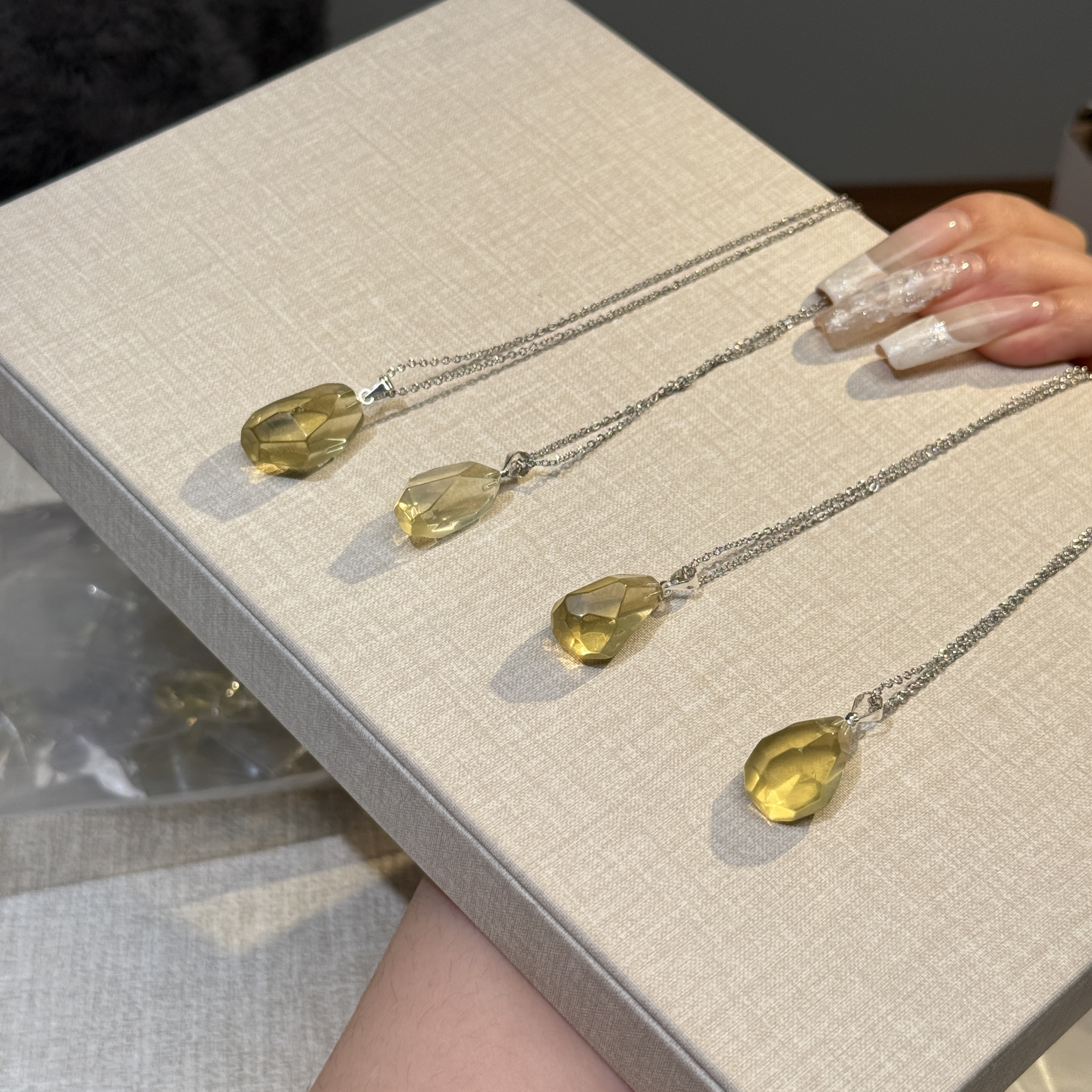 天然高品质柠檬黄水晶随型吊坠（福福！）