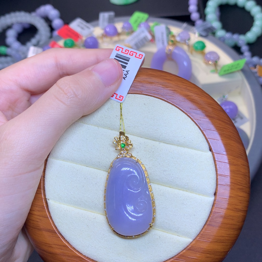 翡翠18K金镶嵌颈饰天然