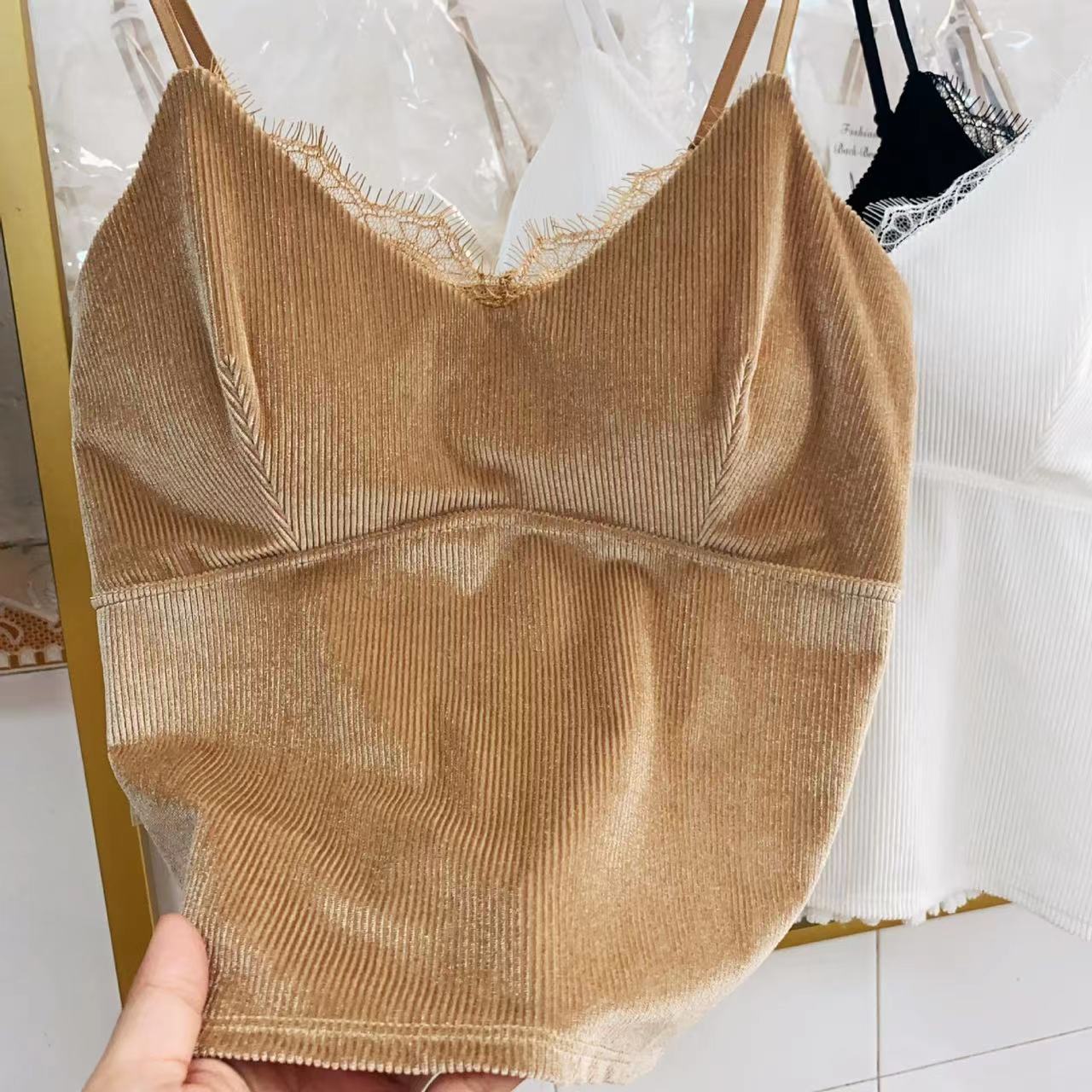 法式V领丝绒拼蕾丝吊带背心女秋显瘦内搭打底固定杯弹力美背上衣