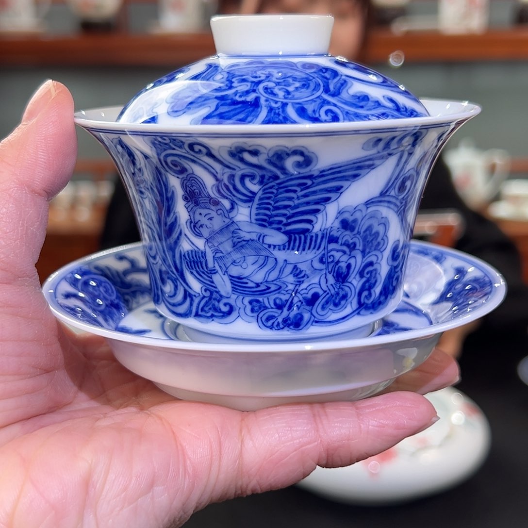 青花敦煌飞天马蹄三才盖碗