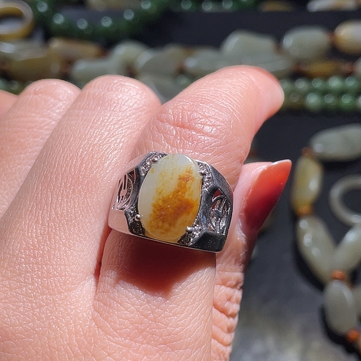 未镶嵌戒指和田玉