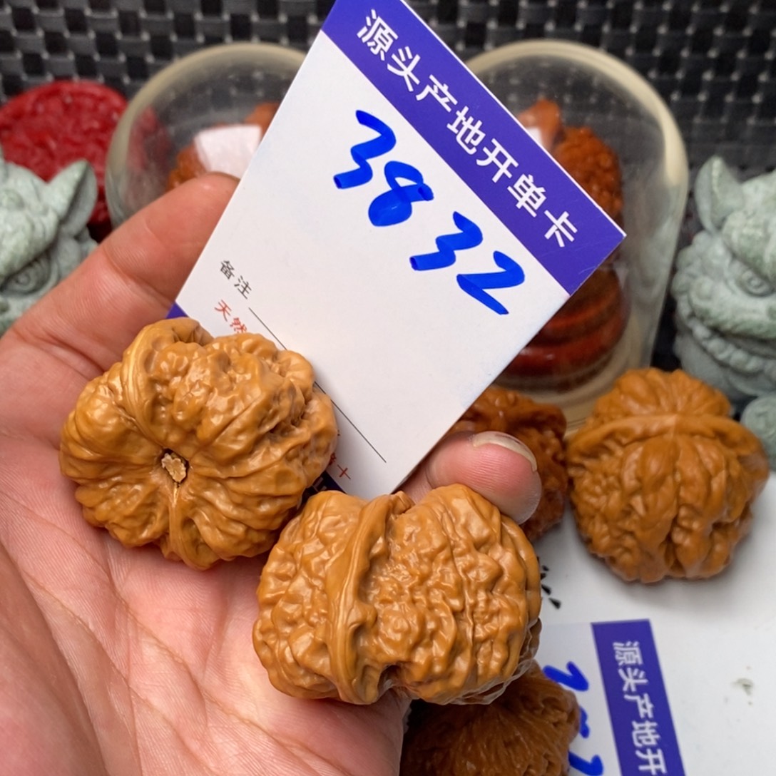 陆***少文玩核桃吊坠核桃