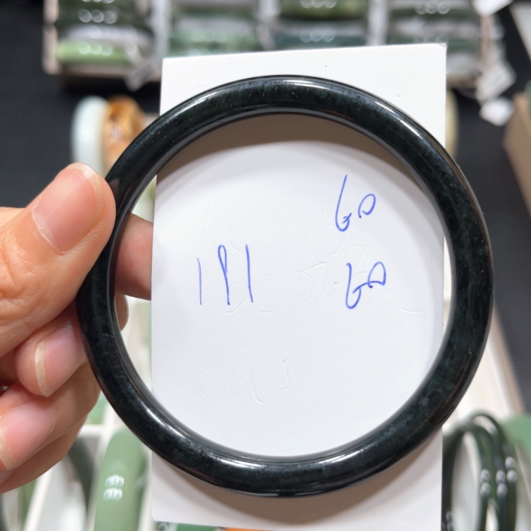 和田玉手镯未镶嵌?*