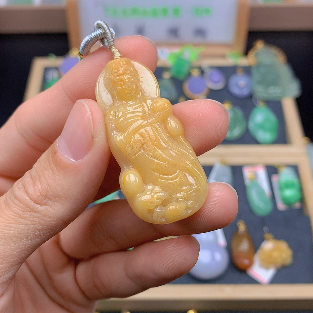 翡翠颈饰未镶嵌翡翠