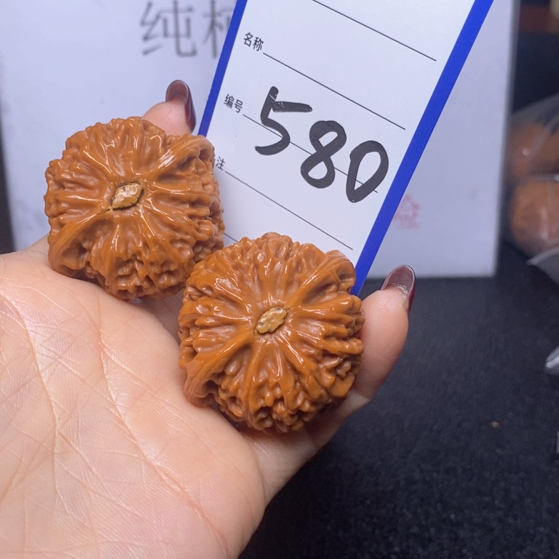 文玩核桃把件580/41.5宫灯