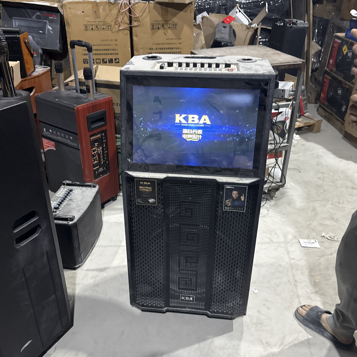 9新  瑕疵机没有质保，电池不耐用，不包邮，带双话筒，15寸视频机