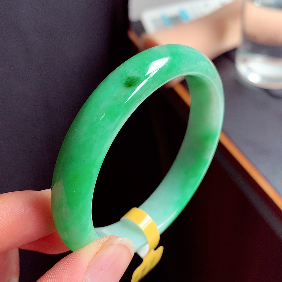 翡翠手镯未镶嵌缅甸翡翠