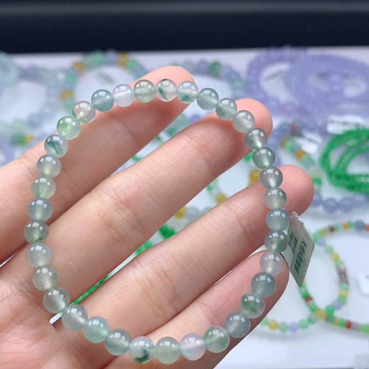 翡翠手镯未镶嵌卡