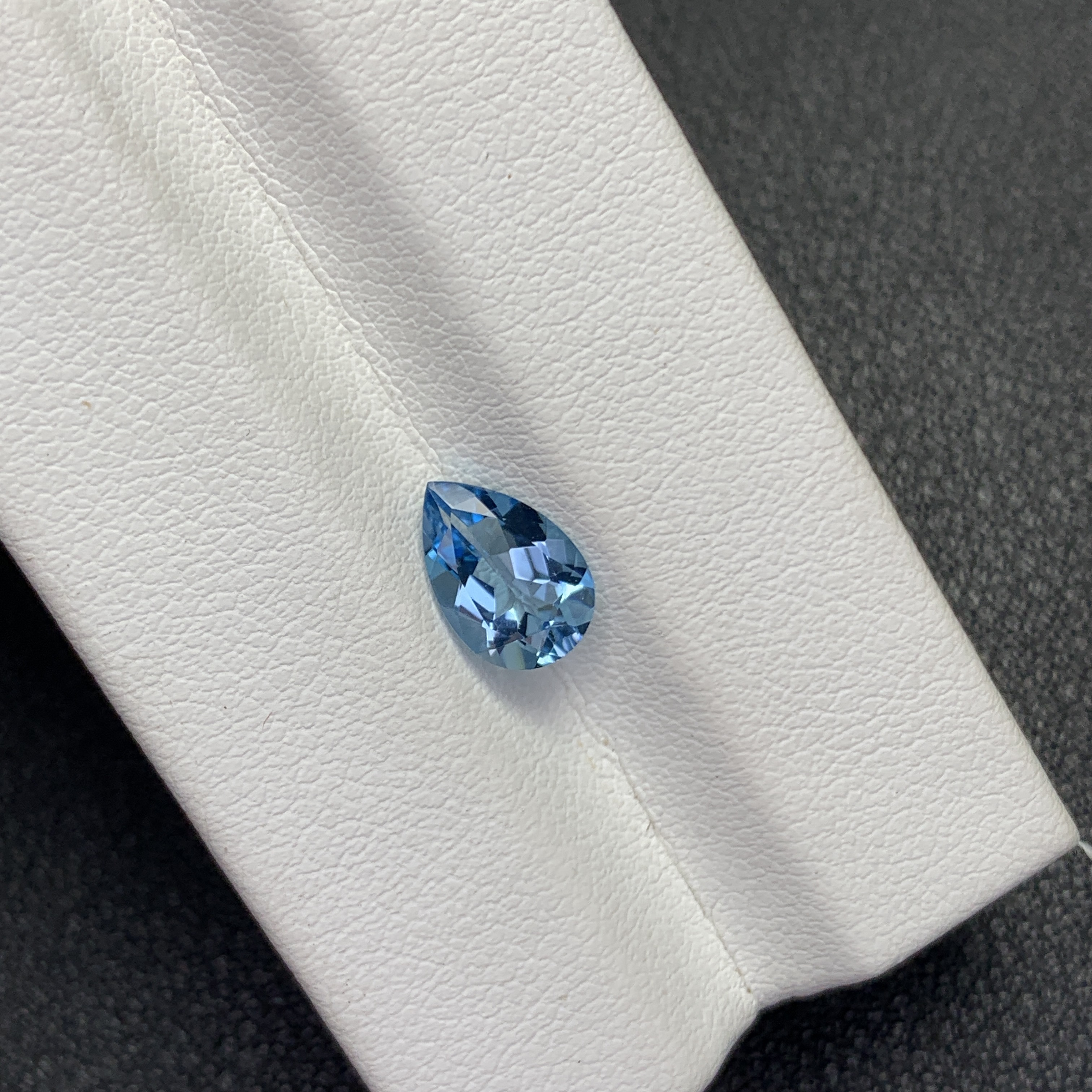 1.13ct天然超级圣玛利亚海蓝宝裸石全净无瑕满火彩带吉尔德证书