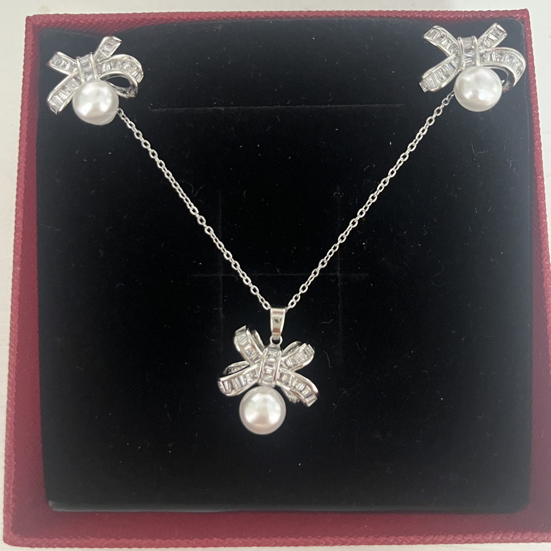 合金仿珍珠吊坠 蝴蝶结珍珠女款锁骨链坠链轻奢气质优雅礼物