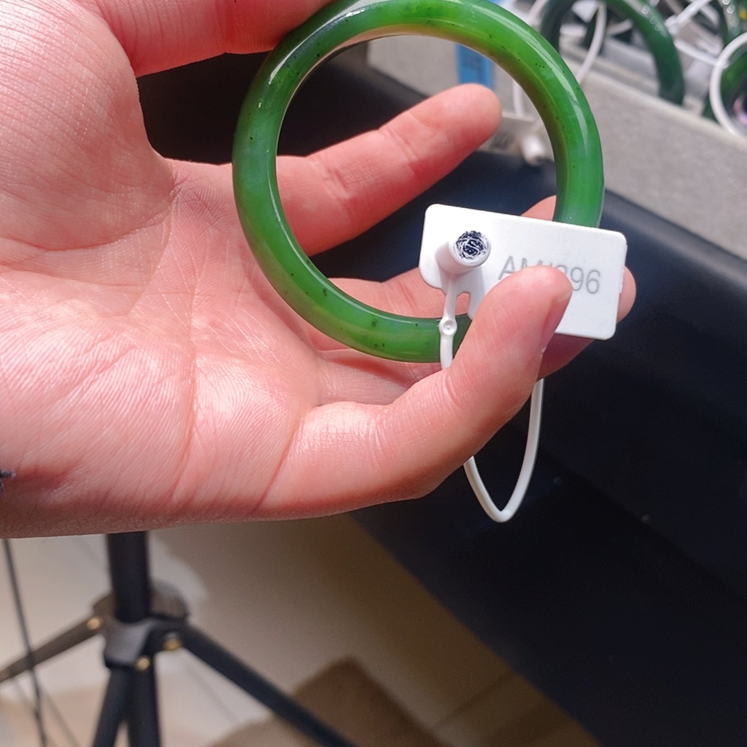 和田玉（碧玉）未镶嵌手镯