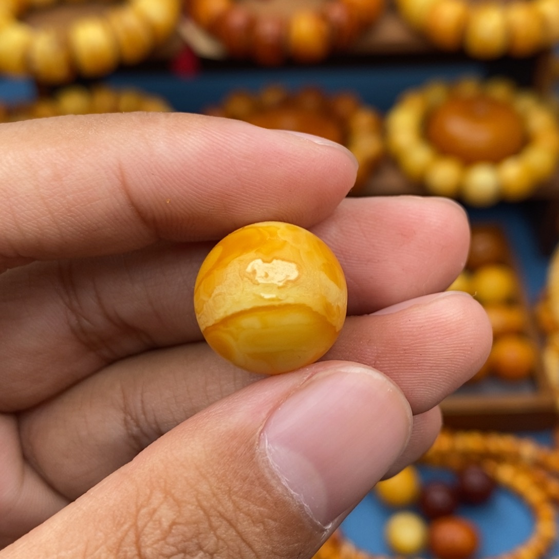 甘***先琥珀未镶嵌珠宝奇石