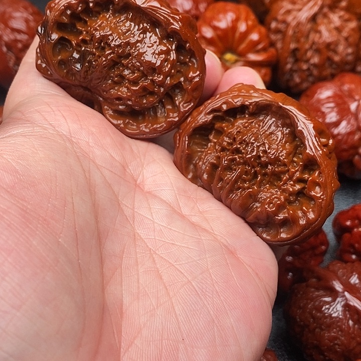 猴头核桃吊坠瑕疵大蛇头