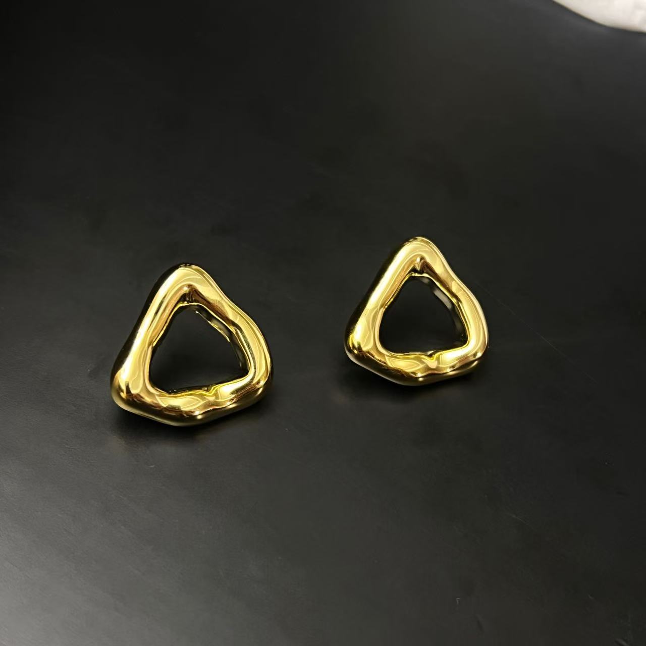 SITUOO饰图小众设设计款金色不规则三角耳饰