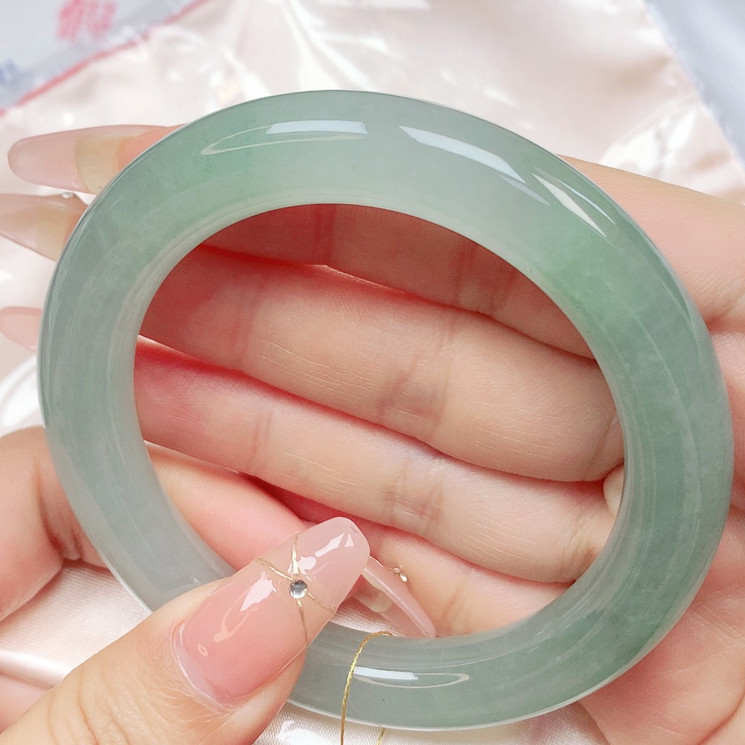 翡翠手镯未镶嵌抖音788