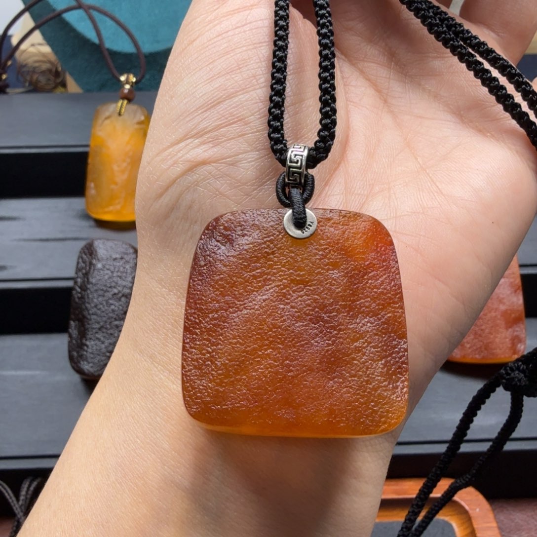 琥珀吊坠(赠链)未镶嵌