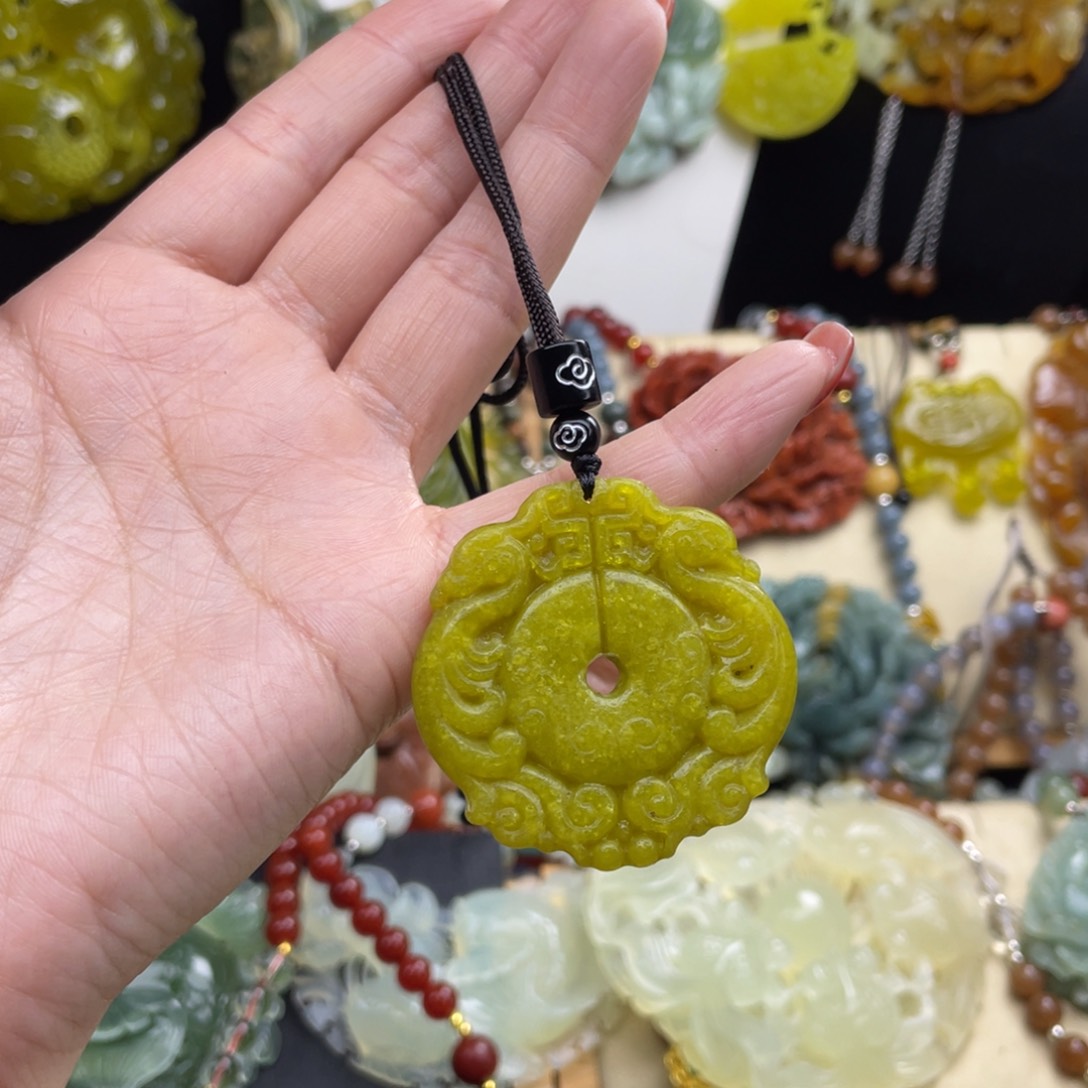 未镶嵌蛇纹石玉颈饰