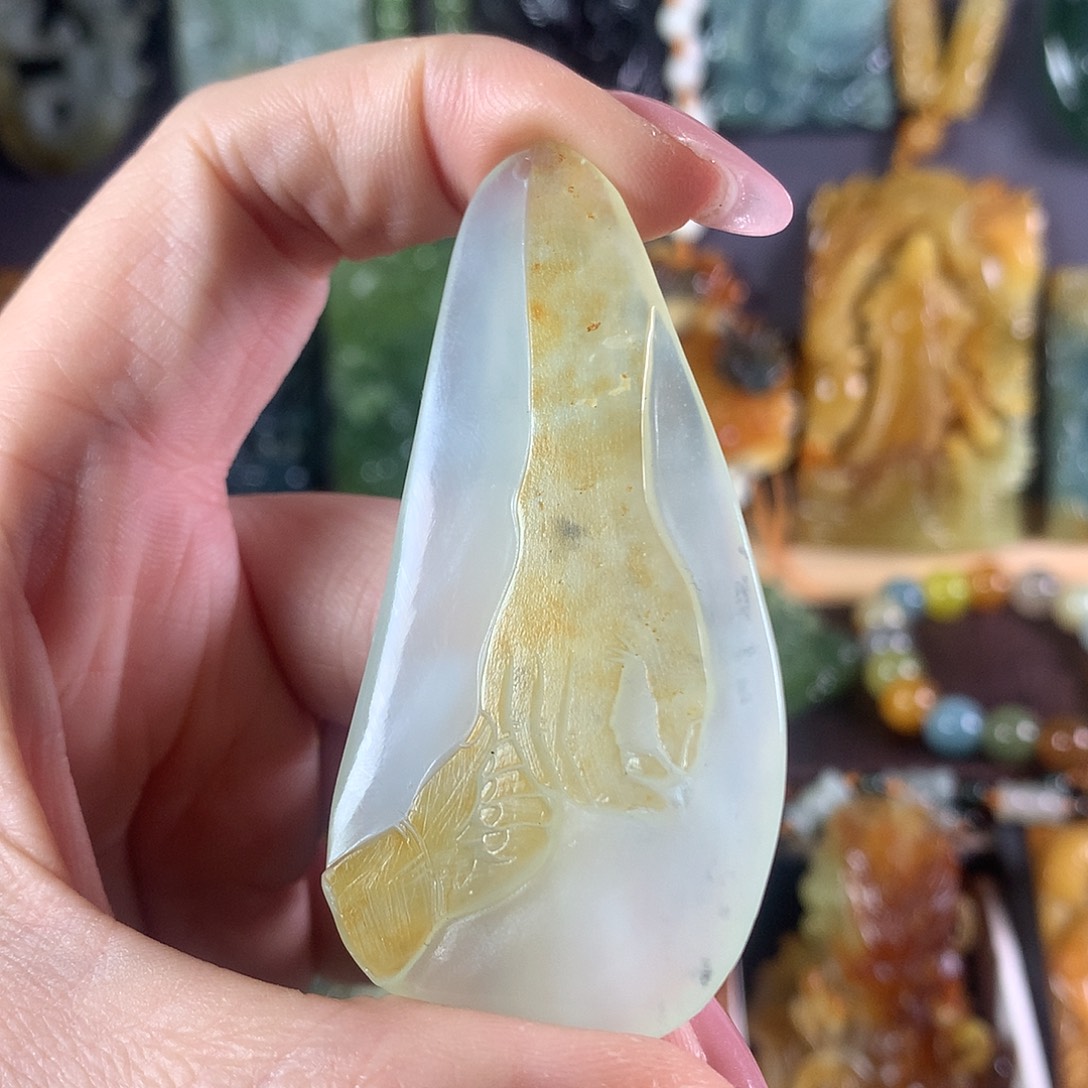 岫玉未镶嵌吊坠(赠链)