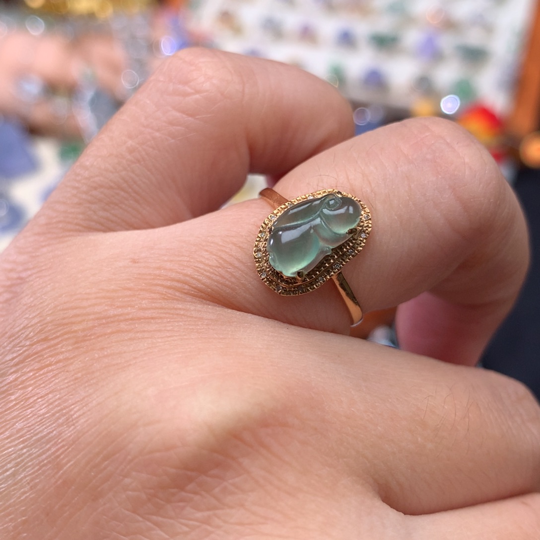 18K金镶嵌戒指翡翠兔子戒指