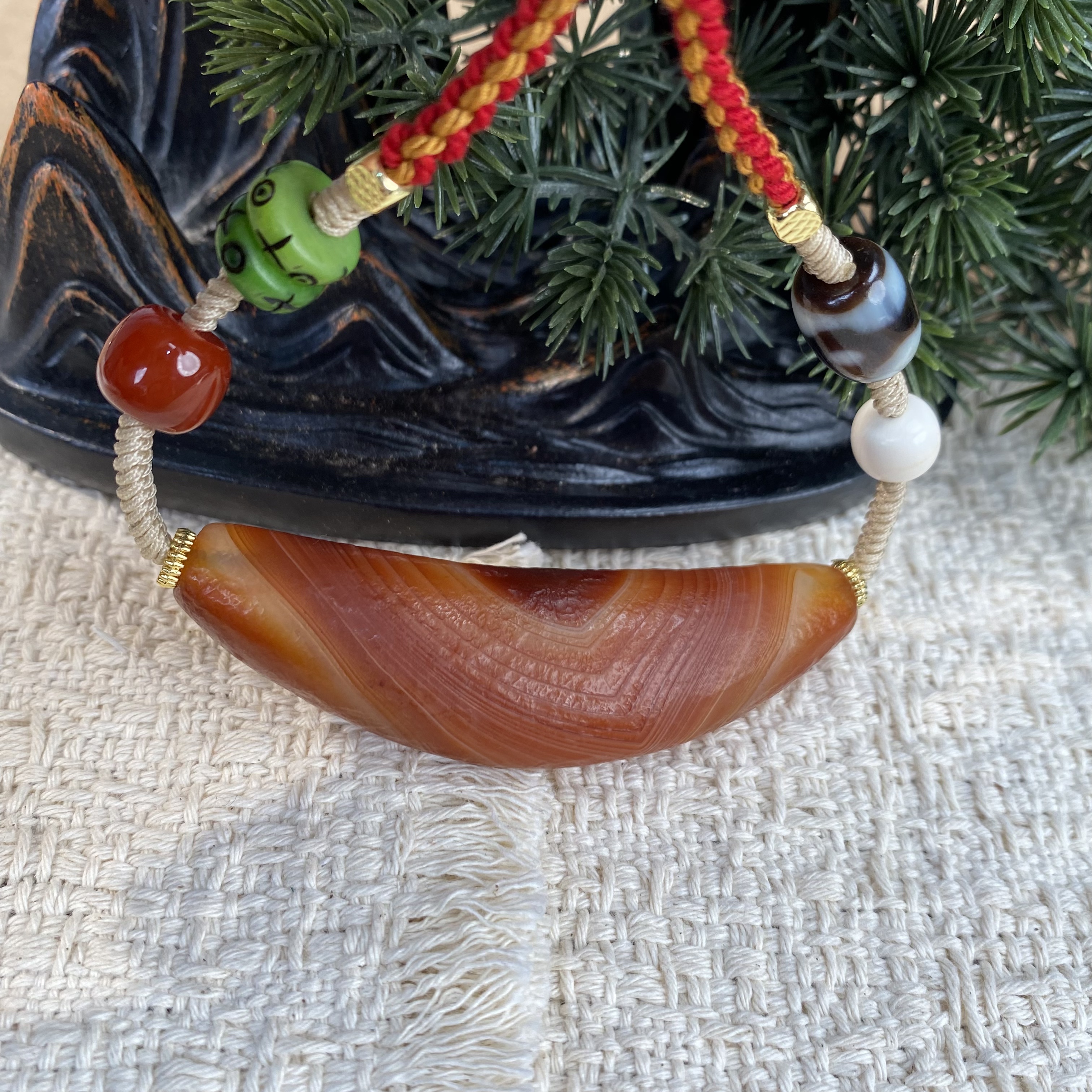  孤品 缠丝玛瑙 牛角型 脖挂 猛犸牙配珠  DZ7925