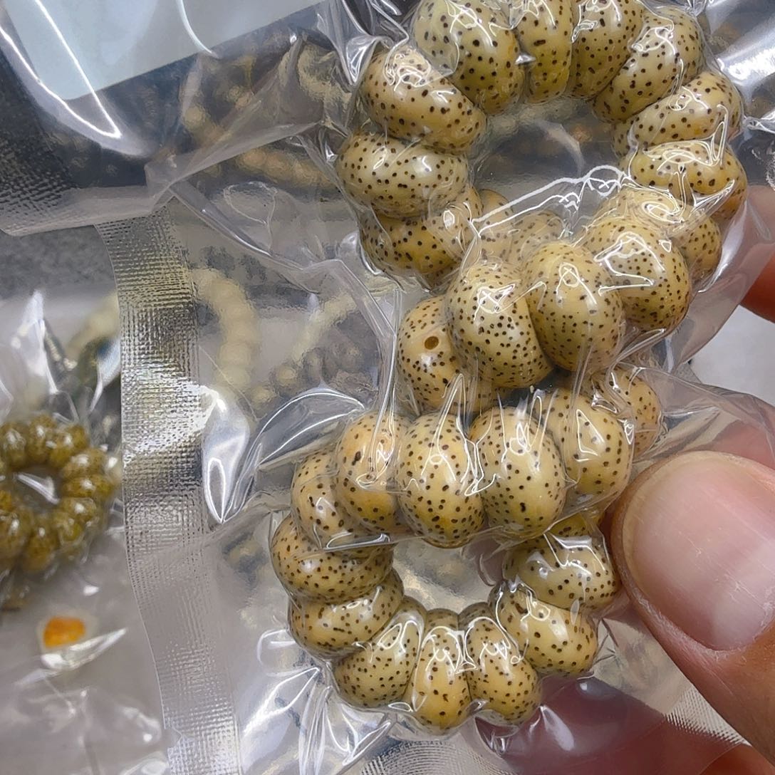 星月菩提手串70傲视黄星月菩提单圈1.3大肠