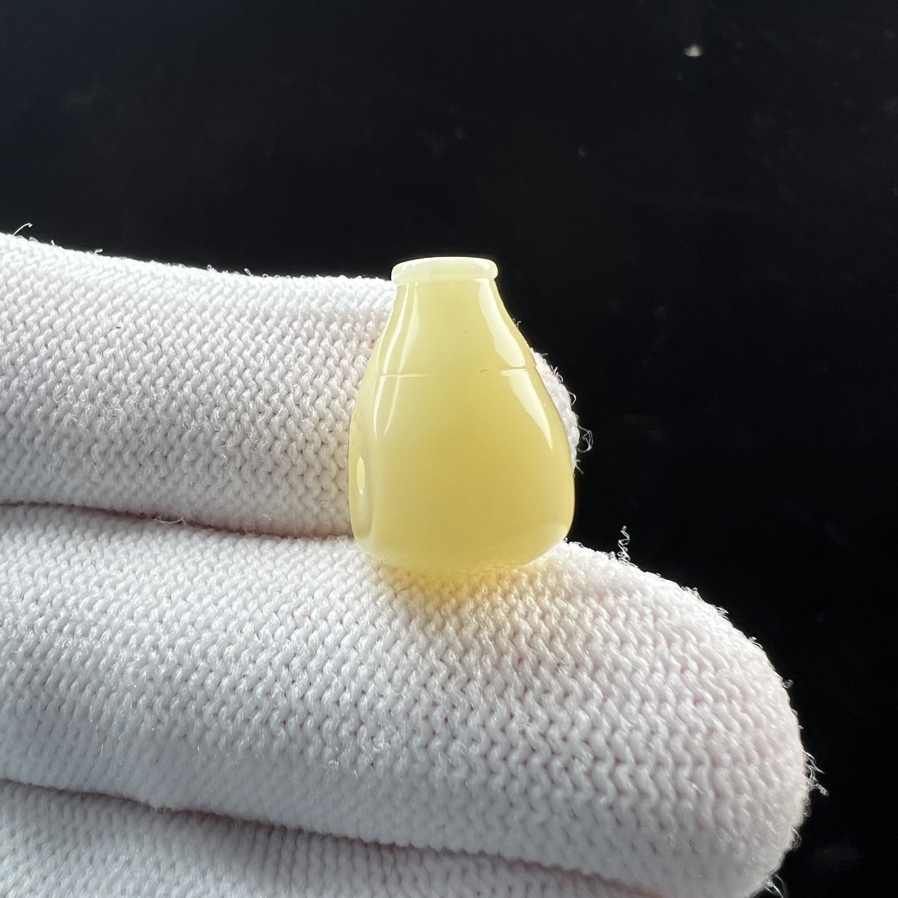 J7820天然原矿蜜蜡三通10.6x17mm 1.1克支持复检假一赔四