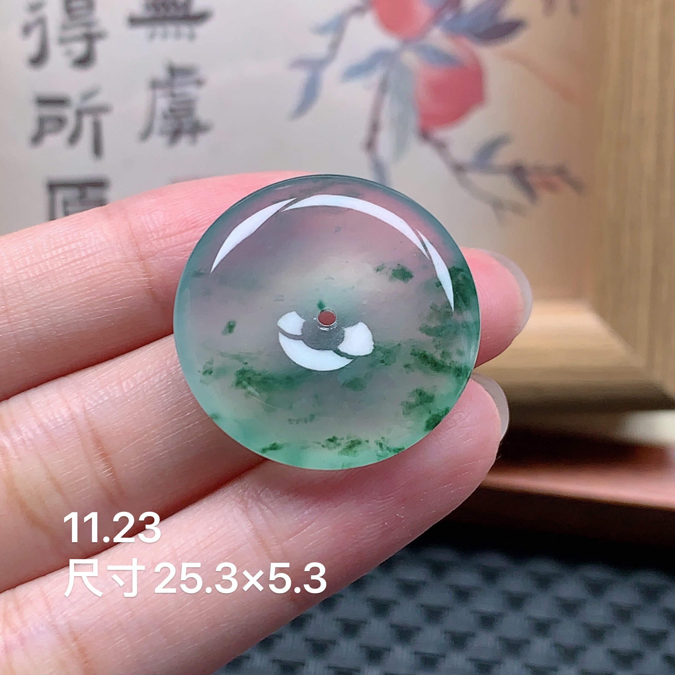 缅甸天然A货翡翠，平安扣飘花挂件冰透通透飘绿精美