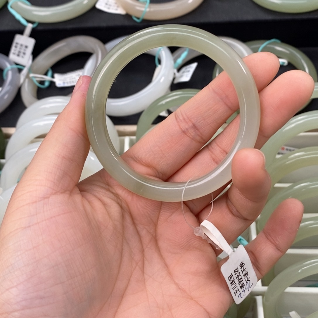 和田玉手镯未镶嵌53.54