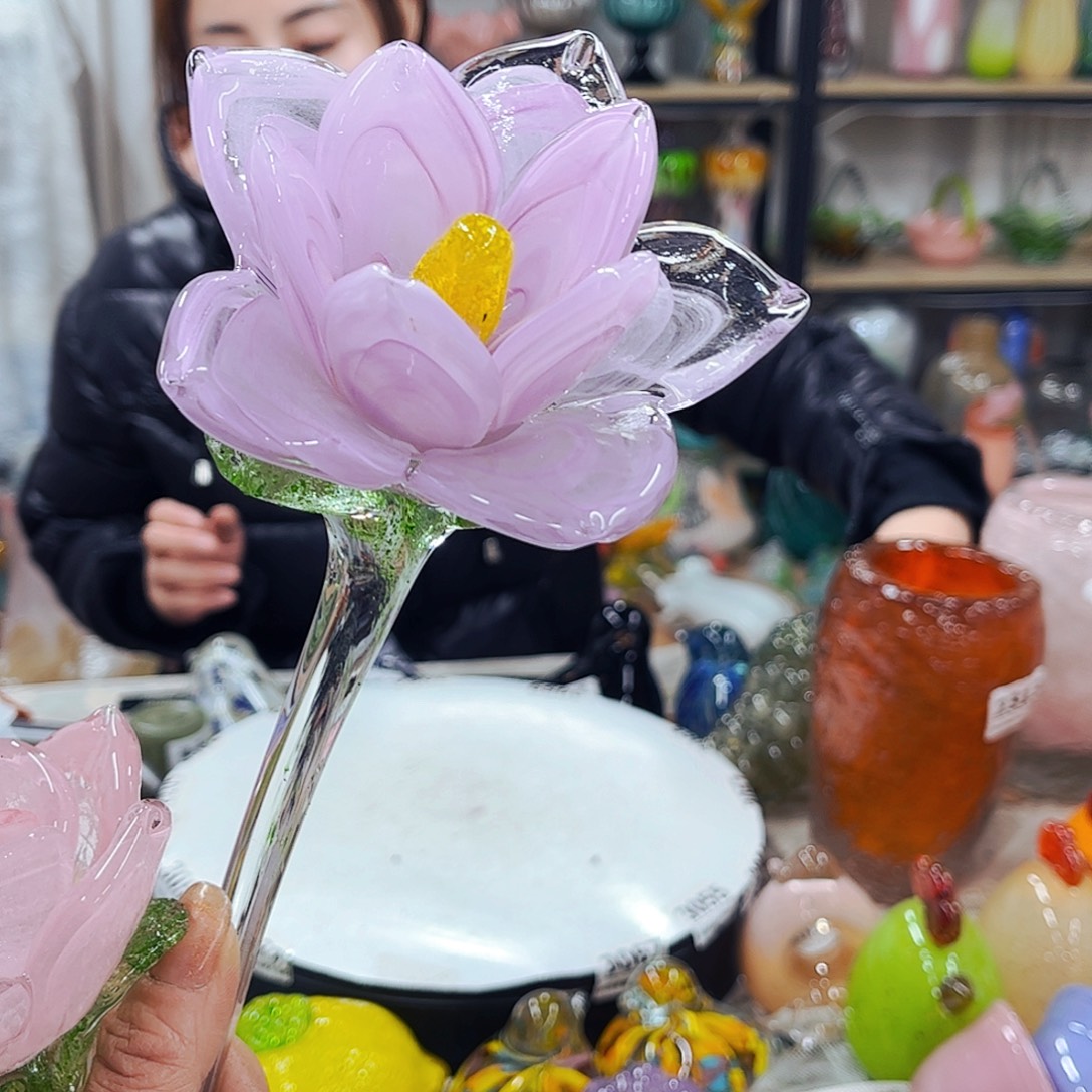 荷花瑕家悦琉璃工艺品
