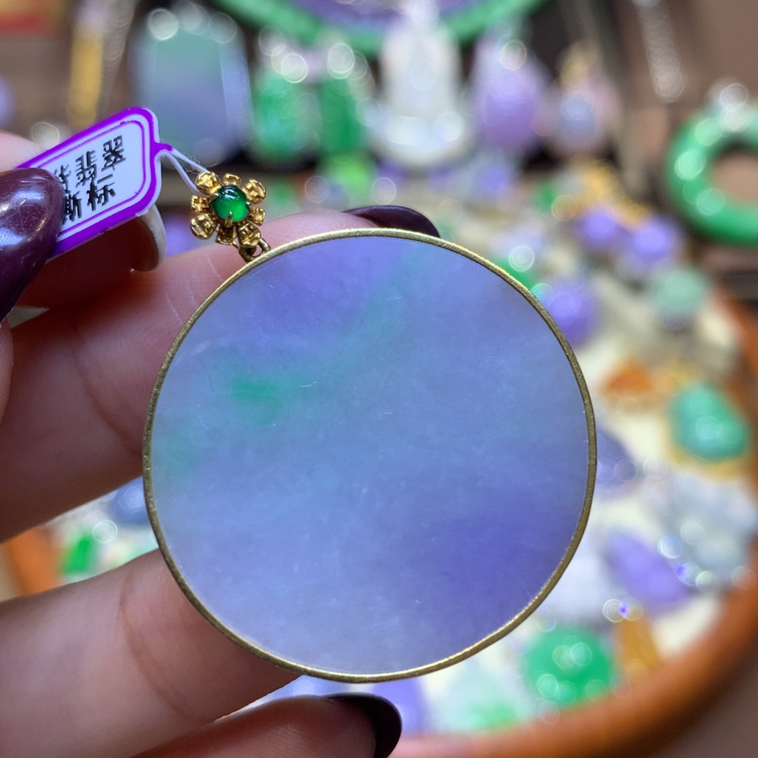 翡翠18K金镶嵌颈饰