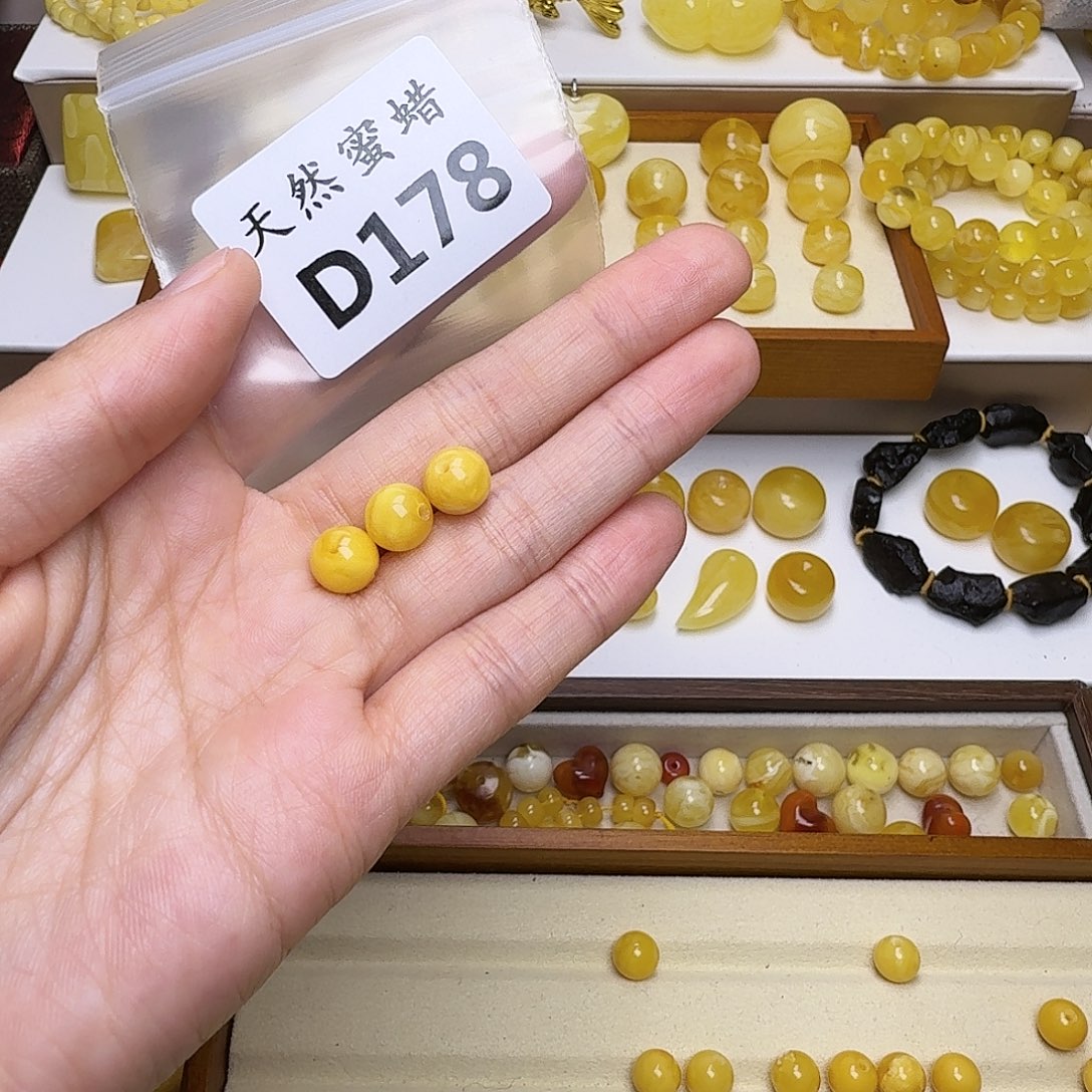 韩***韩琥珀未镶嵌裸石178号，8.9mm