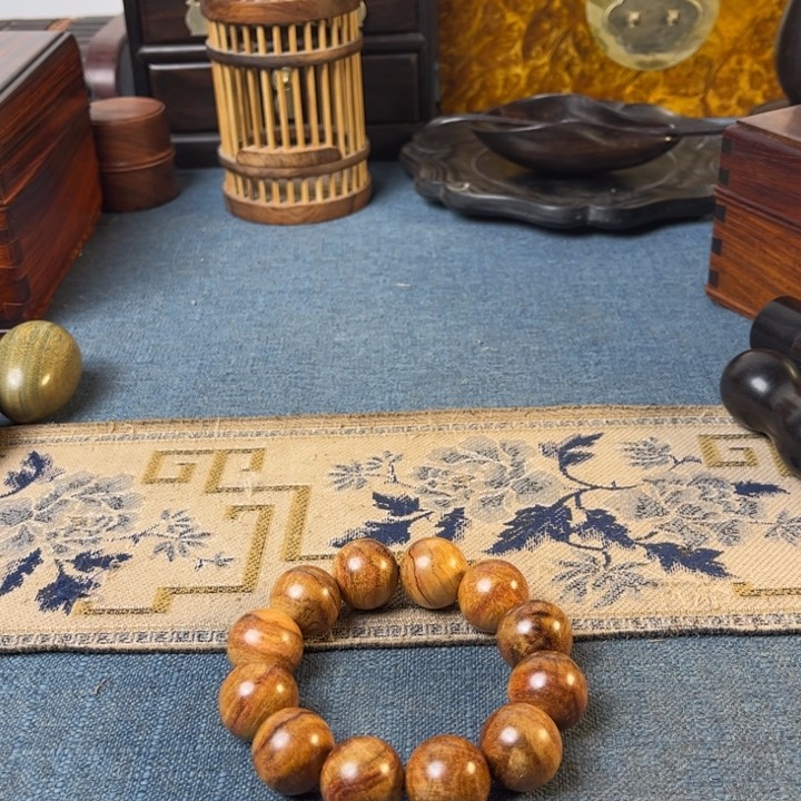 贡木女*花梨木手串佛珠