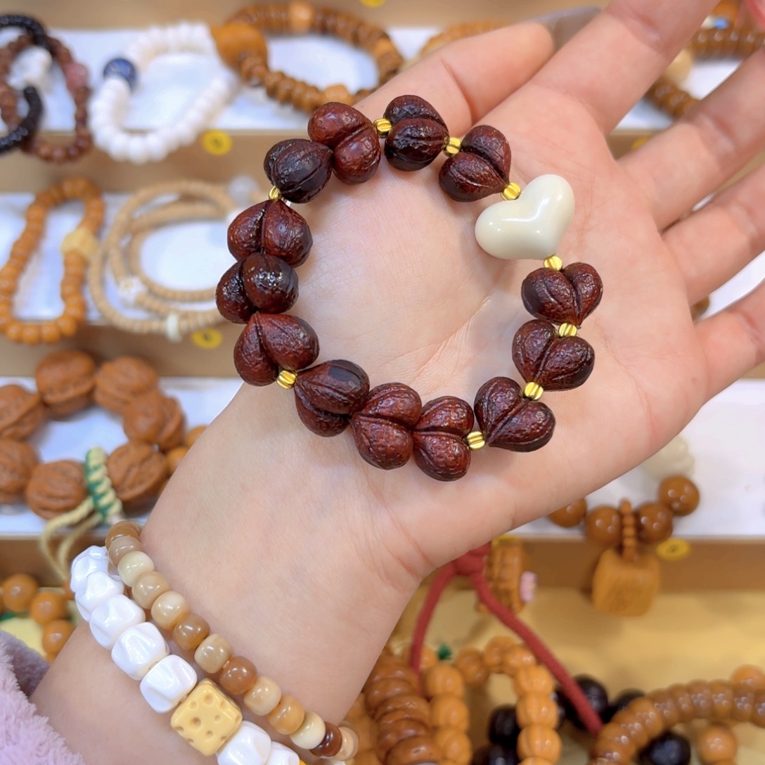 吊坠星月菩提紫屁桃