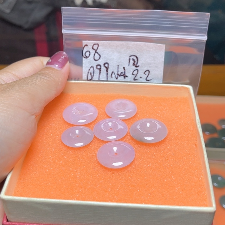 定制翡翠未镶嵌小**丁不