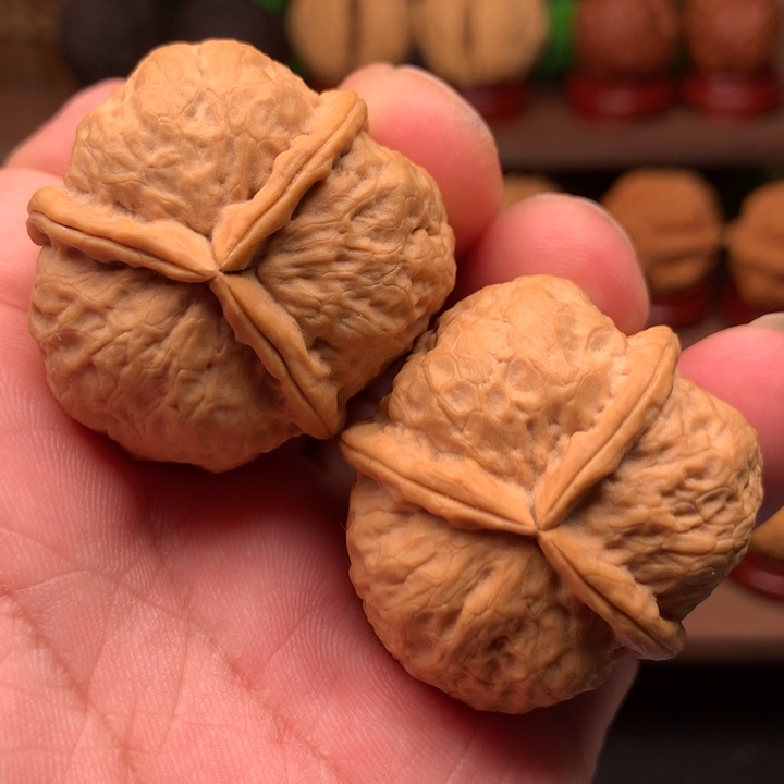 文玩核桃吊坠三棱