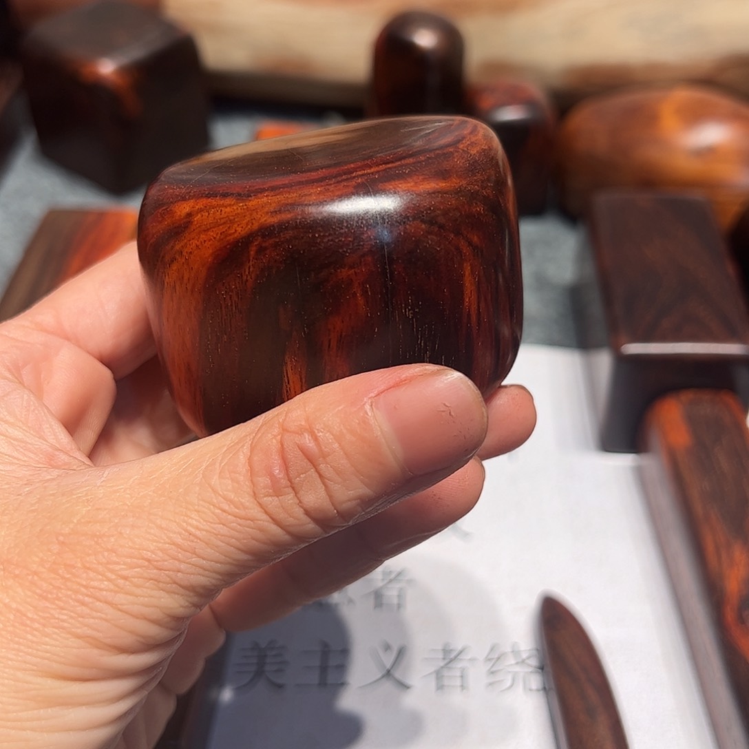 交趾黄檀（大红酸枝）?**通