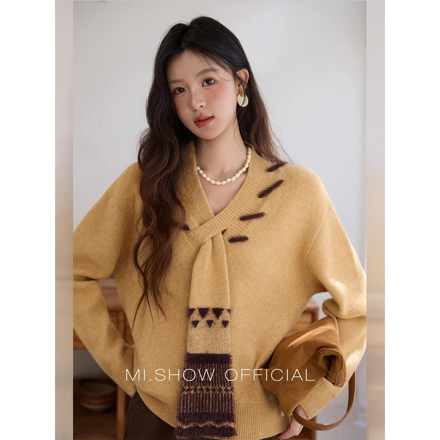 韩系慵懒松弛感宽松百搭上衣气质高级感浅驼色围脖一体毛衣女秋冬