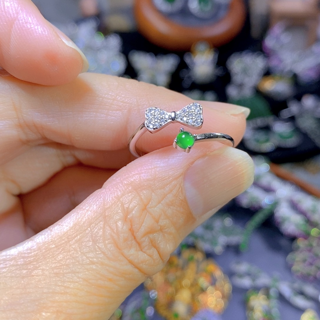 翡翠颈饰银S925镶嵌天然翡翠