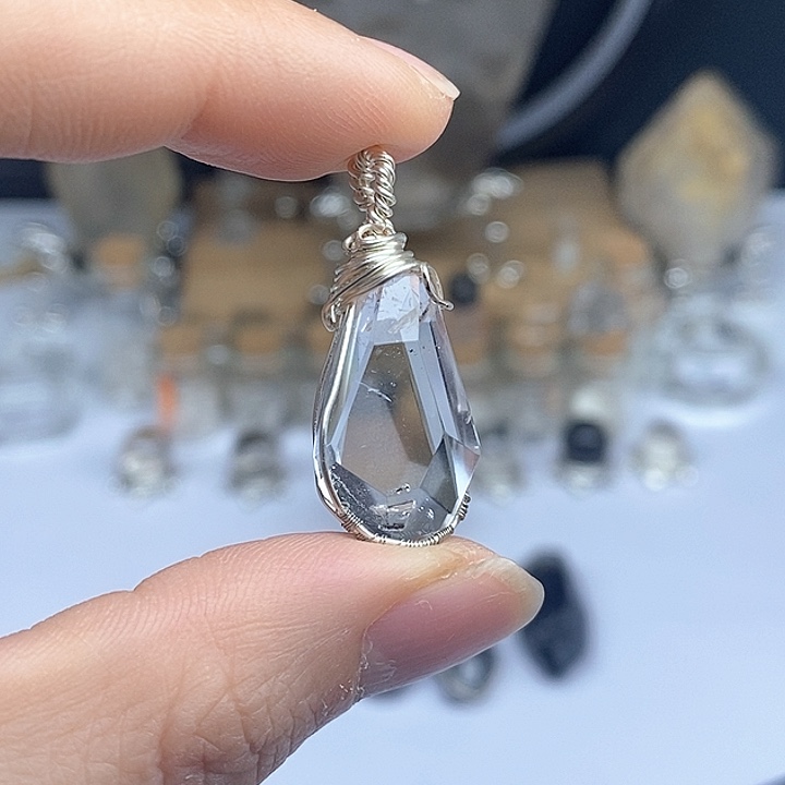 未镶嵌颈饰水晶流沙水胆小吊坠